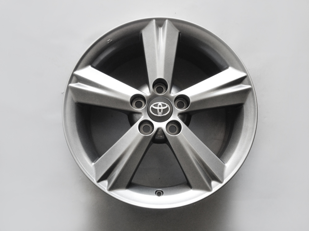 Toyota Original 17 inch rims for sale